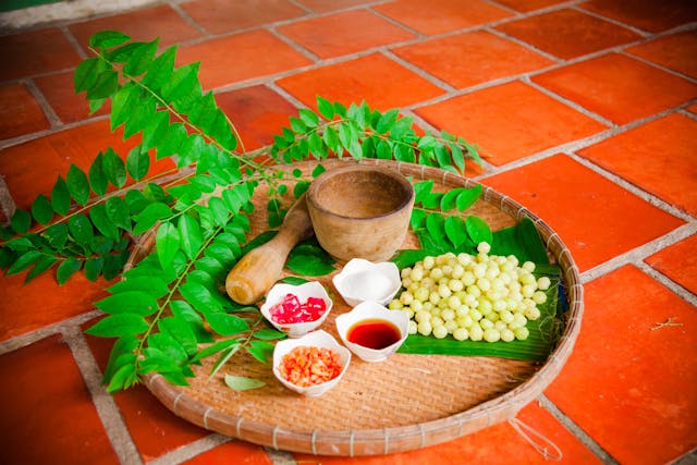 मीठी नीम (Curry Leaves)